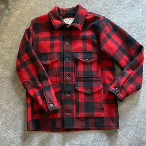 Like new Filson Mackinaw Cruiser heavy weight wool coat / jacket. Size Men’s med